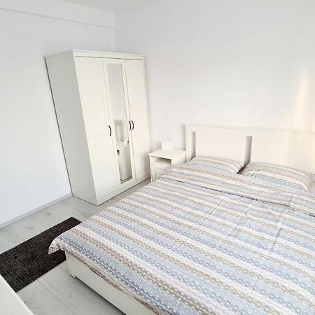 Belle Apartments - Central Piteşti Buitenkant foto