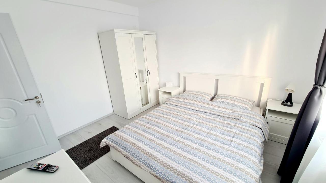 Belle Apartments - Central Piteşti Buitenkant foto