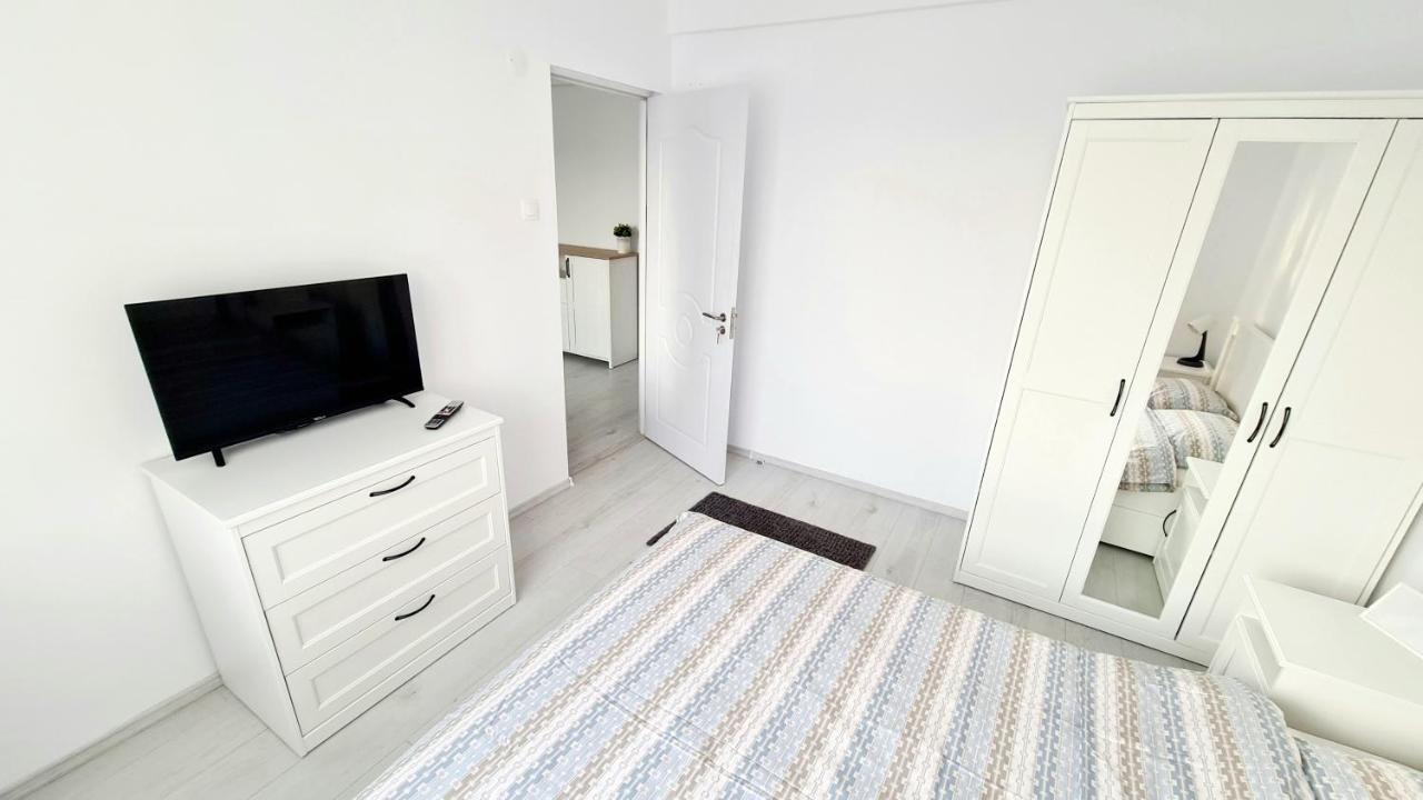 Belle Apartments - Central Piteşti Buitenkant foto